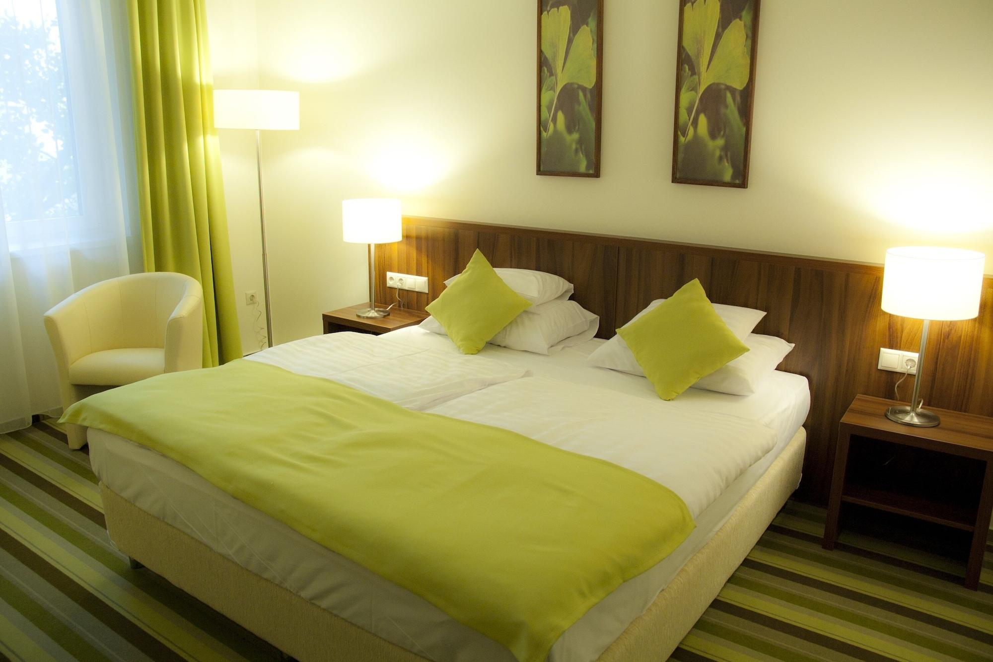 Hotel Ginkgo Hodmezovasarhely Bagian luar foto
