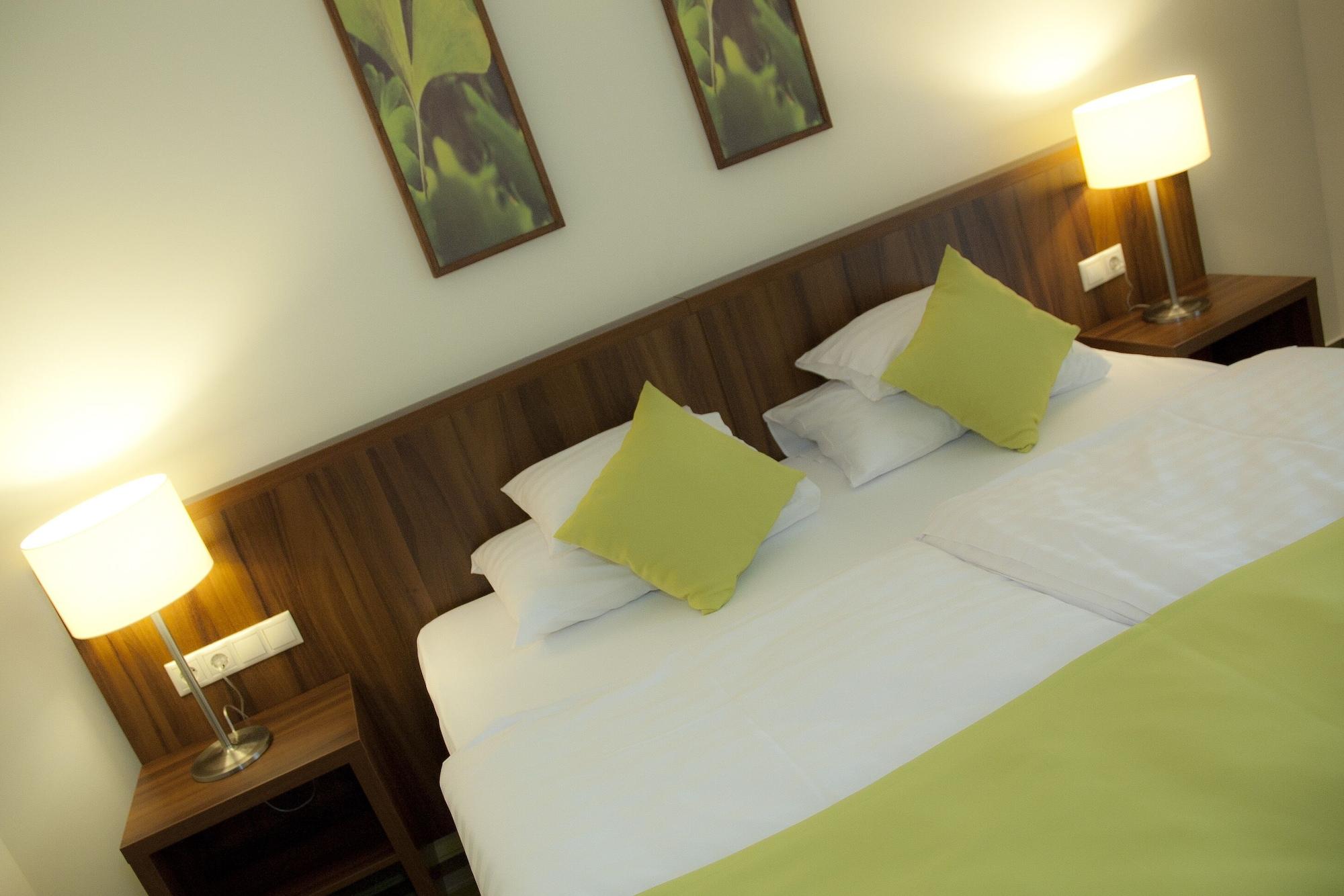 Hotel Ginkgo Hodmezovasarhely Bagian luar foto
