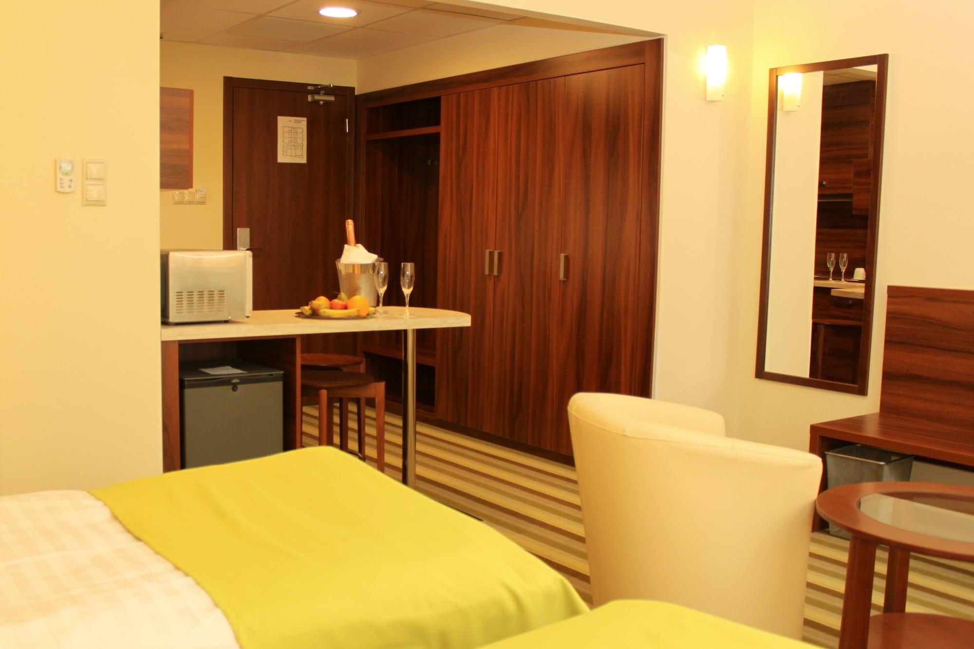 Hotel Ginkgo Hodmezovasarhely Bagian luar foto