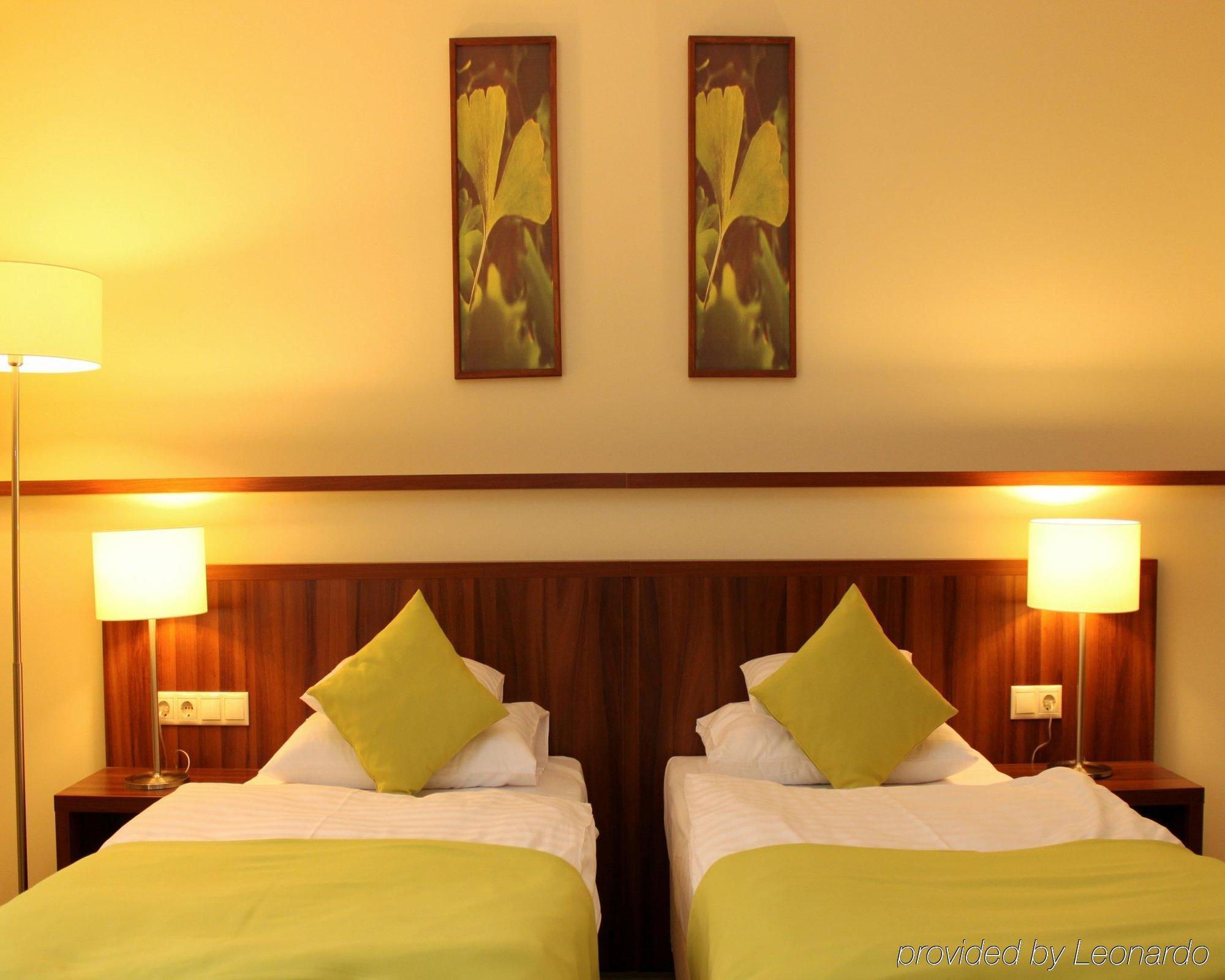 Hotel Ginkgo Hodmezovasarhely Ruang foto