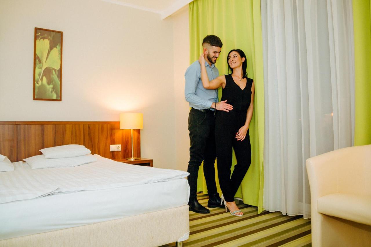 Hotel Ginkgo Hodmezovasarhely Bagian luar foto